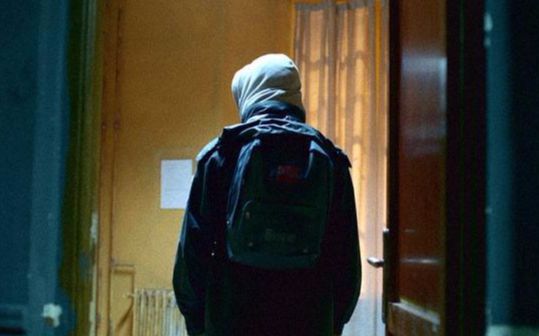 【豆看】几分钟看完《冒充者》：100真人真事电影，比恐怖片变态多了