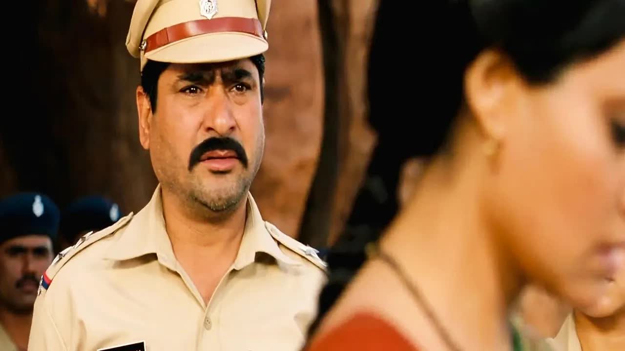 警察老婆被村霸强占，警长以一敌百为民除害，真让人过瘾！