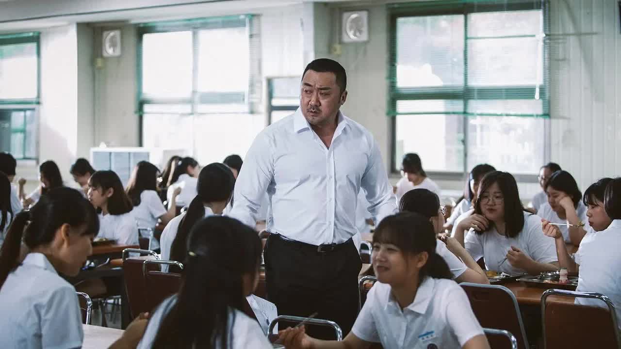 女学生离奇失踪，体育老师用拳头伸张正义，将幕后真凶绳之以法