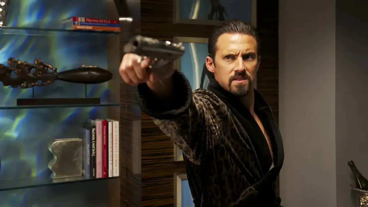 超强顶级保镖，一人横扫50个壮汉，黑帮大哥都怕他！火爆犯罪片